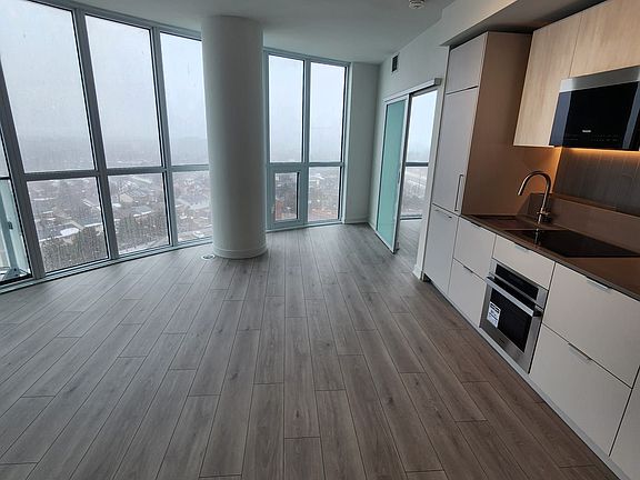 4th image of 1 Fairview Rd E #903