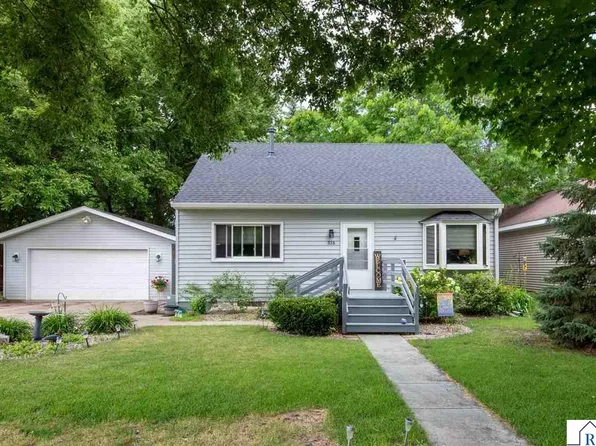 318 Livermore St, Saint Peter, MN 56082