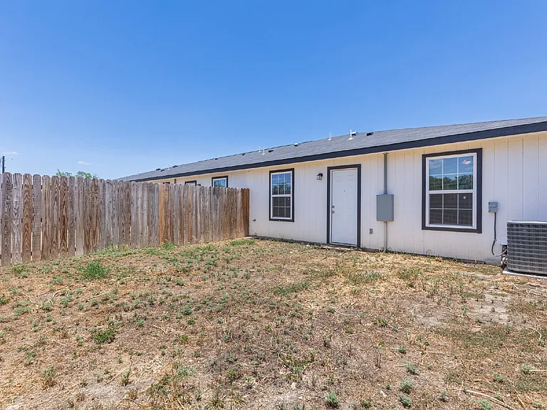 1006 County Road 4516 — Photo 27