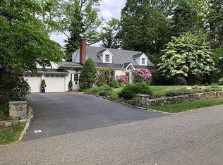 118 Oak Dr, Pleasantville, NY 10570