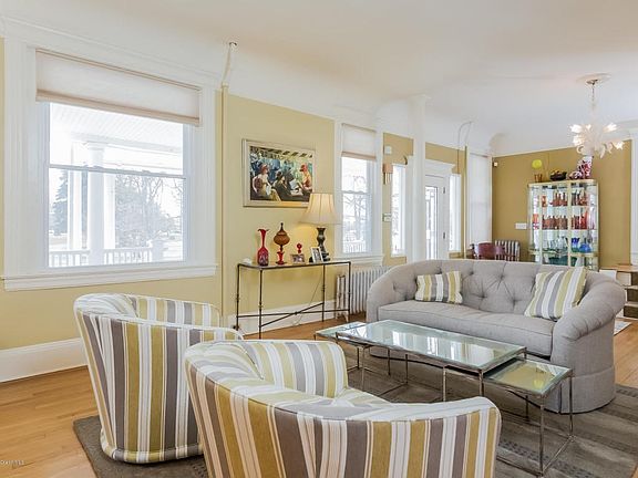 007-Living_Room-2374445-medium