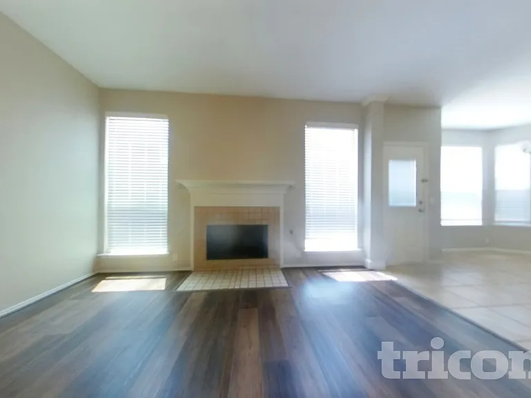 4504 Vista Meadows Dr — Photo 2