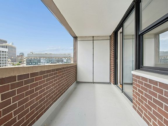 3rd image of 2 Hawthorne Pl APT 10K
