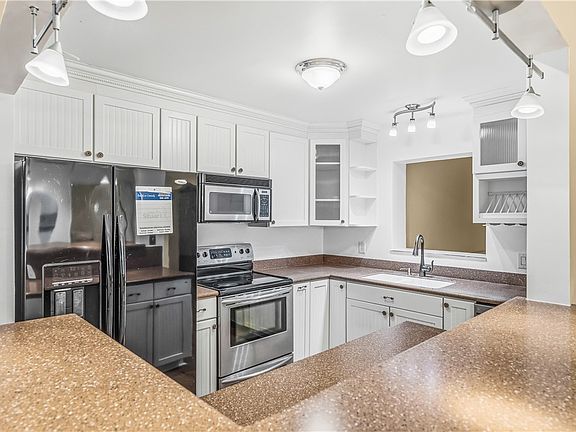 4th image of 1202 SE Madison Ave