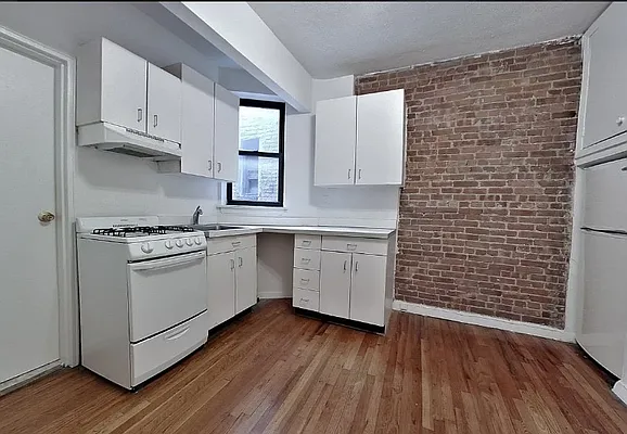 Rented by CitySites Real Estate Group | media 1