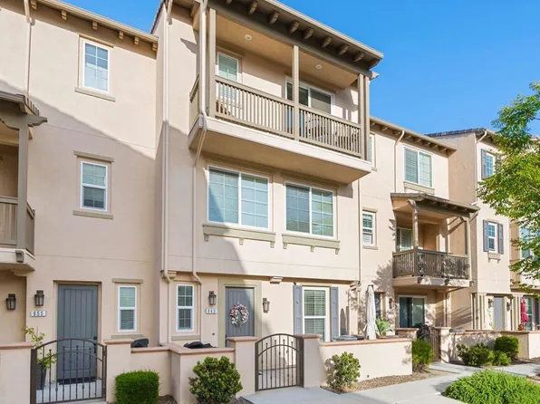 649 Pioneer St, Camarillo, CA 93010
