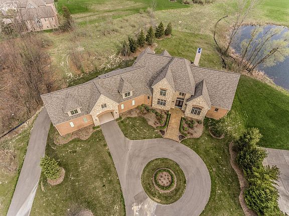 3rd image of 8211 Pine Hollow Trl