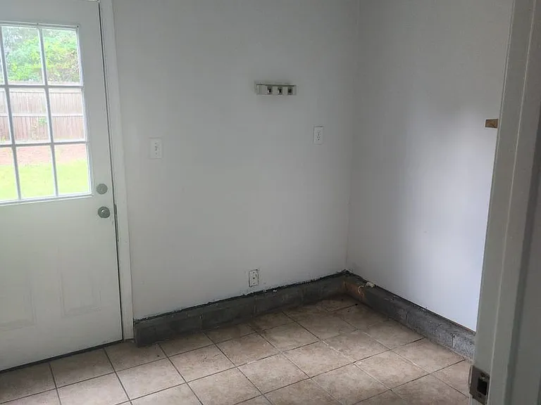 1285 Sir Kay Dr — Photo 8