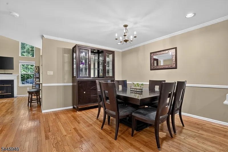 3 bed, 2.5 bath, 1928 sqft, $4,300 — Photo 4