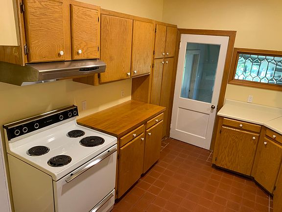 5th image of 3135 N Willamette Blvd