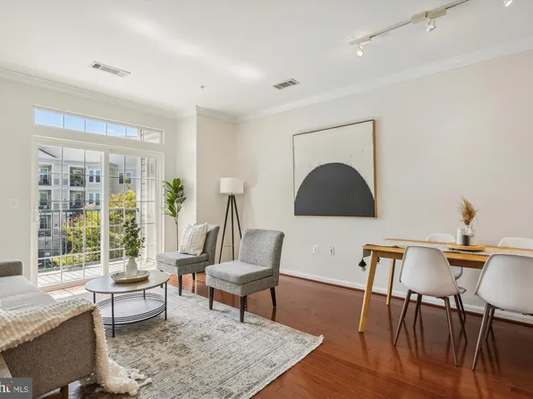 2055 26th St S #5-204, Arlington, VA 22206