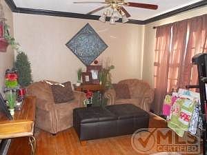 opotional formal dining area