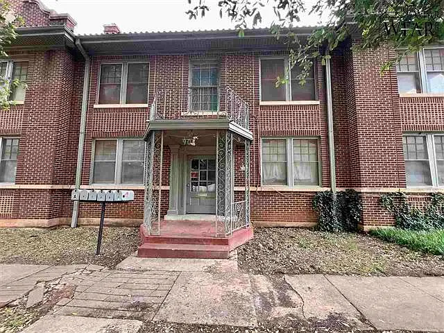 908 Denver St — Photo 12