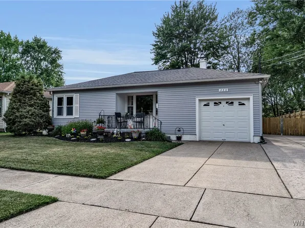 250 Roncroff Dr, North Tonawanda, NY 14120