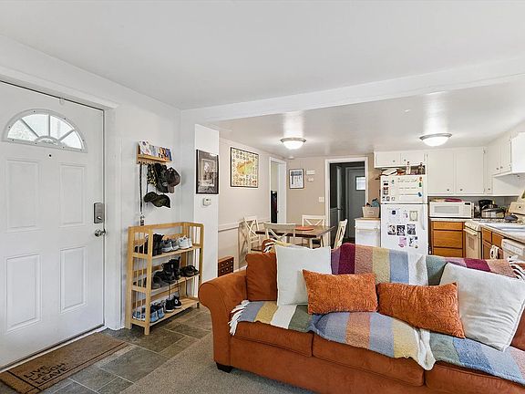 5th image of 142 Langdon Ave NE #1