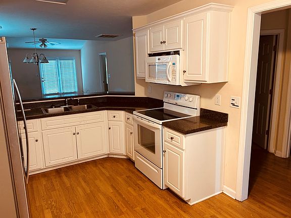 3rd image of 125 Violet Ct
