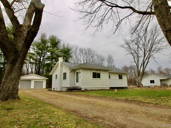 9865 Mevis Dr, Brighton, MI 48114