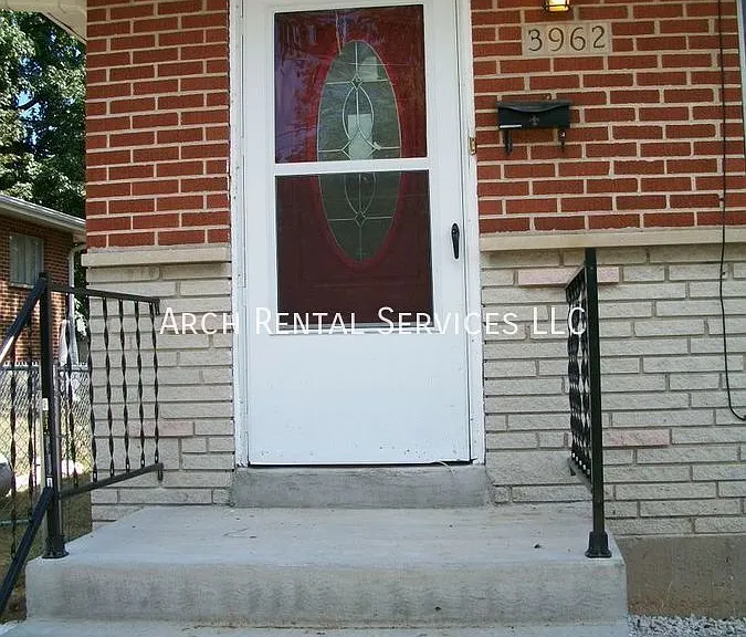 3962 Geraldine Ave — Photo 2