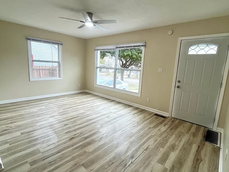 1647 Brown St — Photo 1