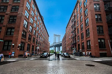 Rented by R New York