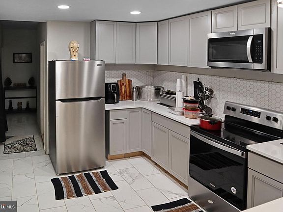3rd image of 6062 Callowhill St