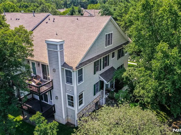 34 Spring Hollow Rd, Old Tappan, NJ 07675