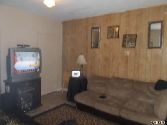 4th image of 1348 W 8th St