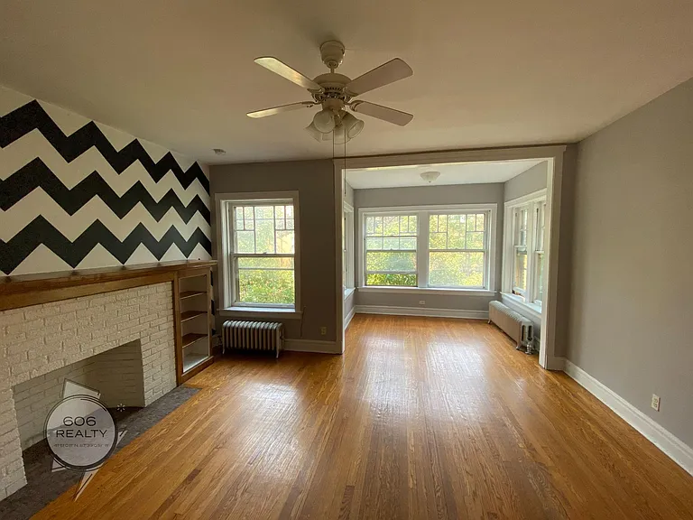 Large Vintage Ravenswood Apts! Special Offer! — Photo 7