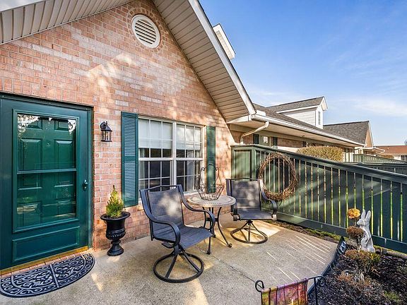 3rd image of 1008 Kingsbury Ct