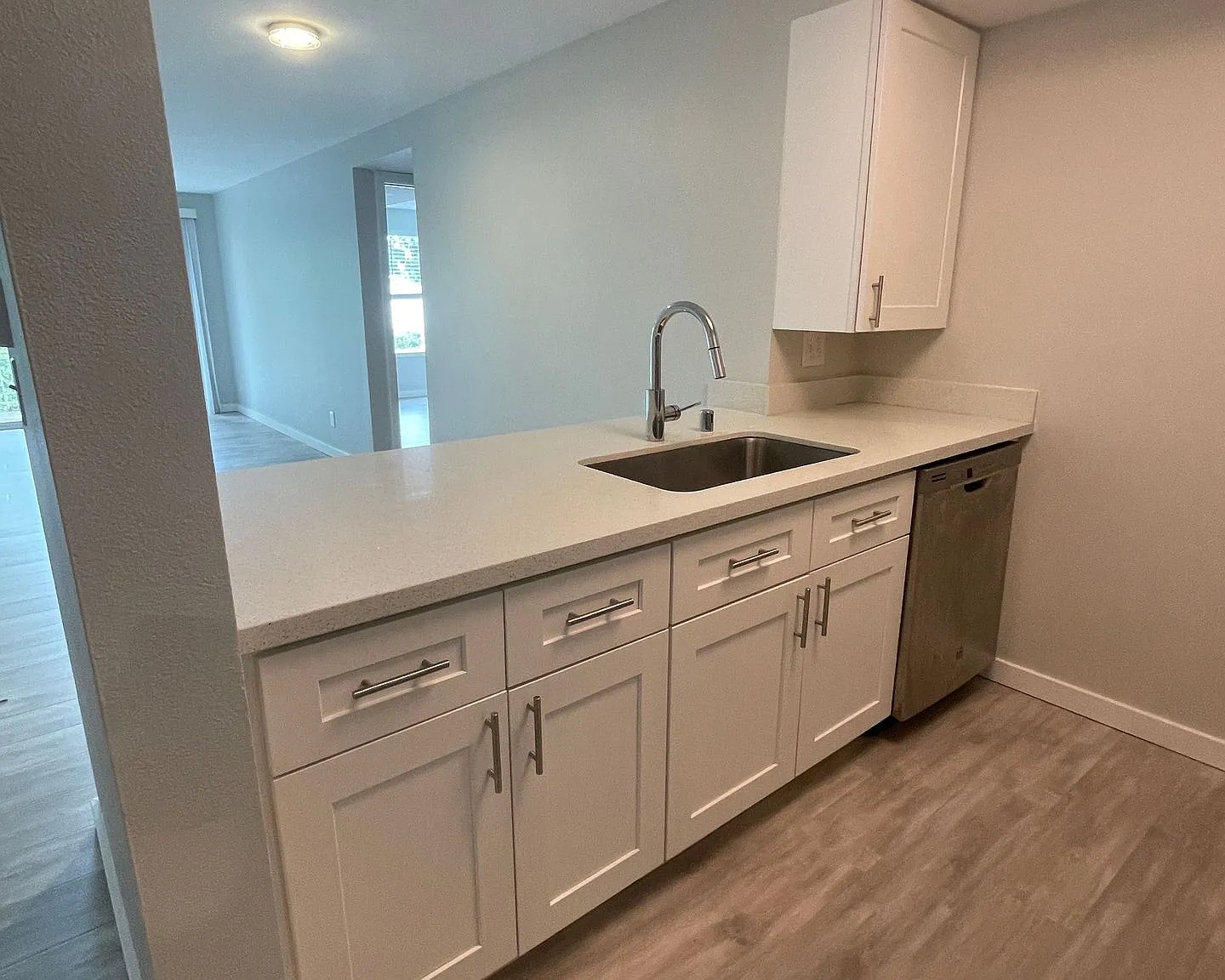 View On California - Spacious with Modern Updates, fireplace (select units) & private balcony | P... — Photo 4