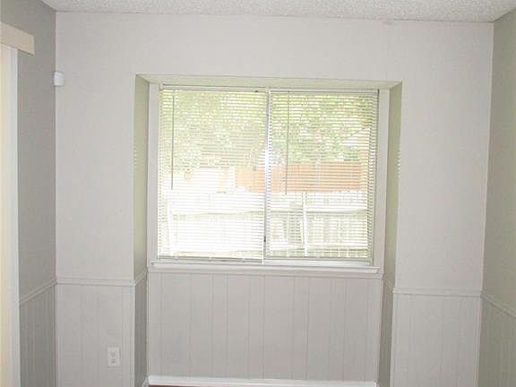 5th image of 970 N Pleasant Woods Dr