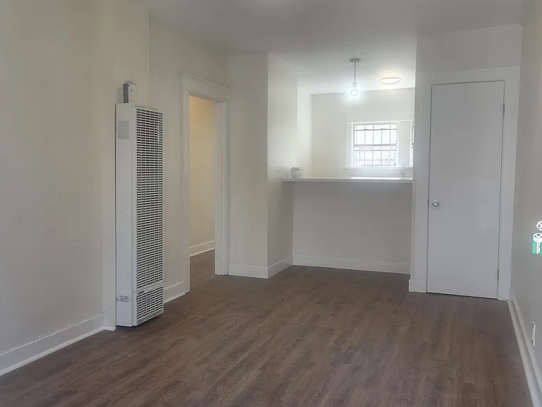 3028 1/2 9th Ave #3028-1/2 — Photo 1