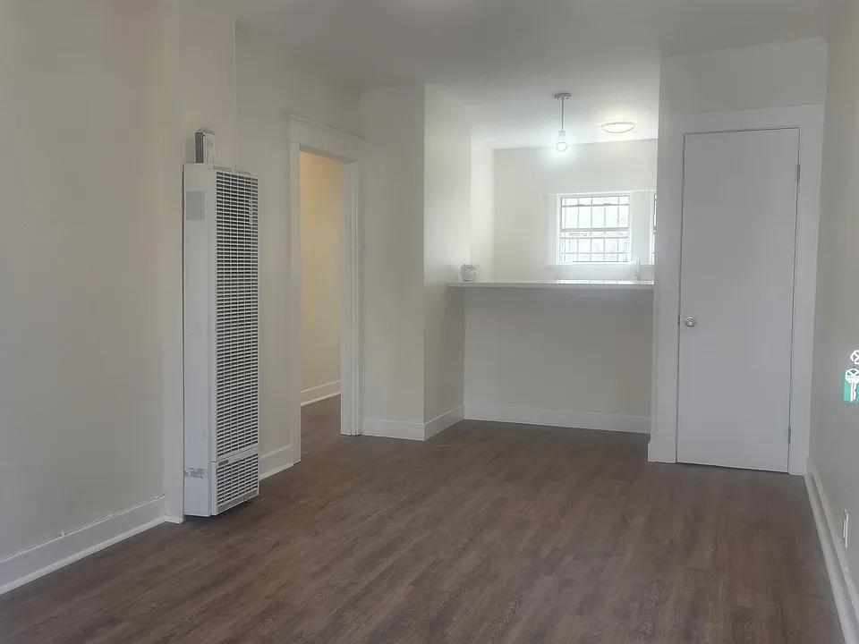 3028 1/2 9th Ave #3028-1/2