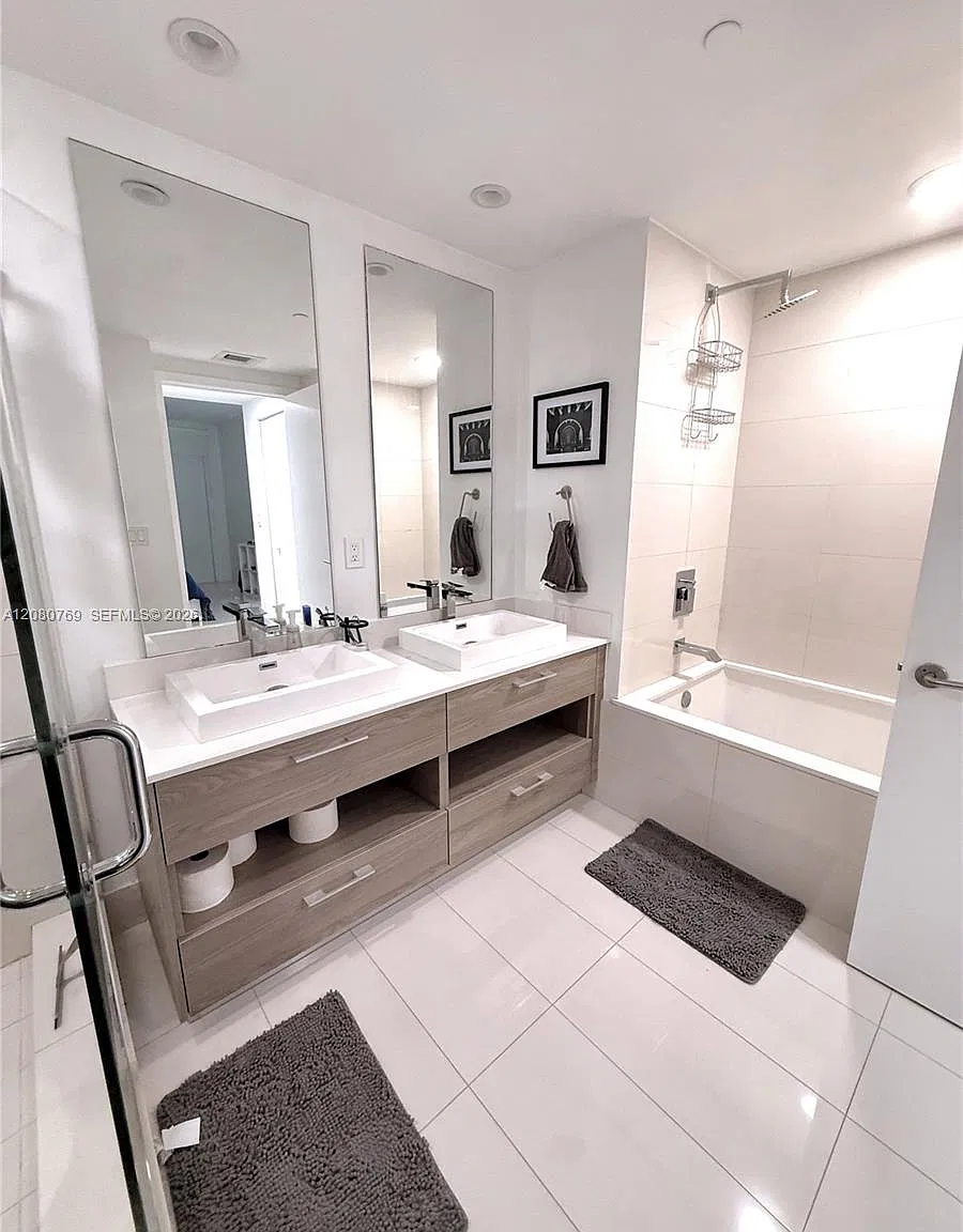 1300 S Miami Avenue Condo — Photo 4