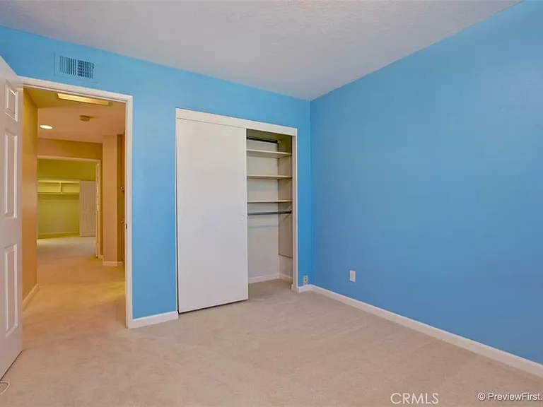 12 Woodlawn — Photo 23
