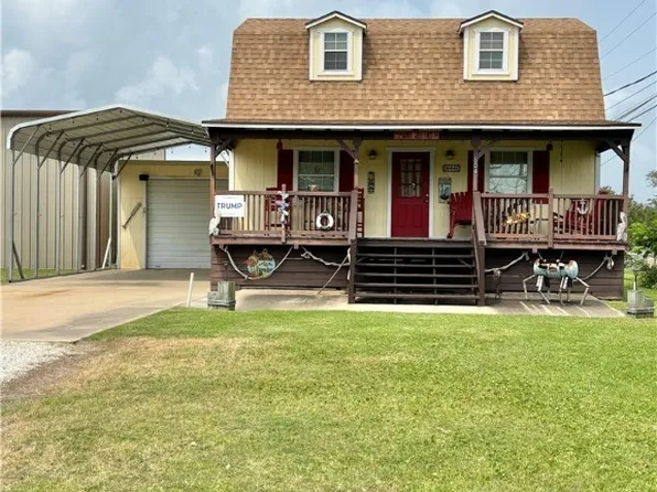 604 N 14th St, Port O Connor, TX 77982