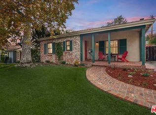 1597 N Grand Oaks Ave, Pasadena, CA 91104
