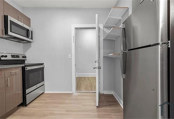 4th image of 25 Whittier St APT 3