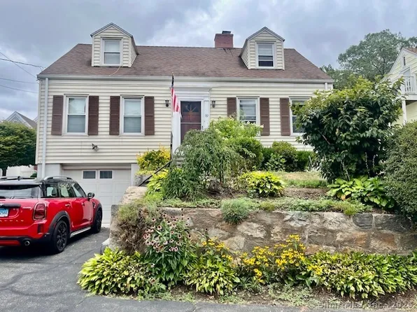 89 Forest St, New Canaan, CT 06840