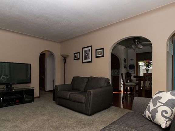 4th image of 539 W 8th St