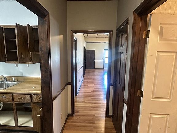 3rd image of 504 E Valley Rd APT A