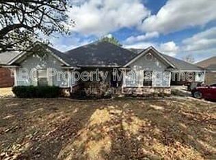 404 E Andrew Ave, Springdale, AR 72764