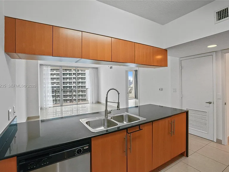 1750 N Bayshore Dr #2804 — Photo 3