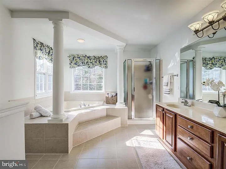 5 Regal Ct — Photo 22