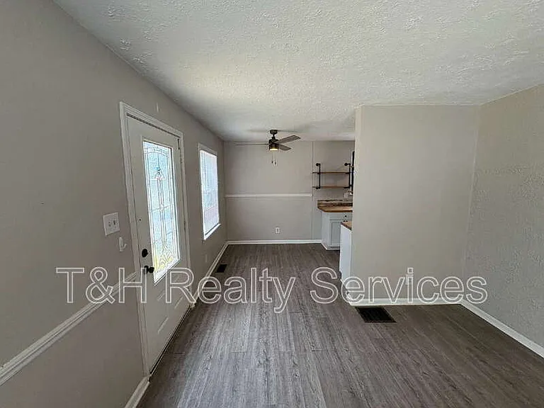 5242 E 20th Pl — Photo 4