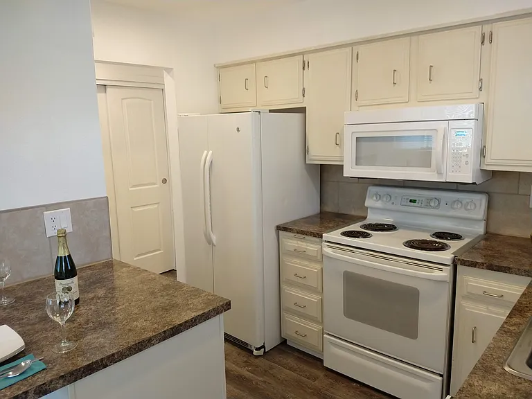 6330 E 31st Ave #4 — Photo 2