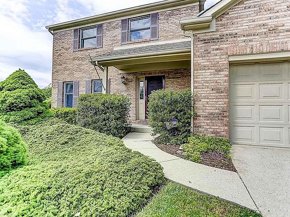 3rd image of 8005 Cypresstree Cir