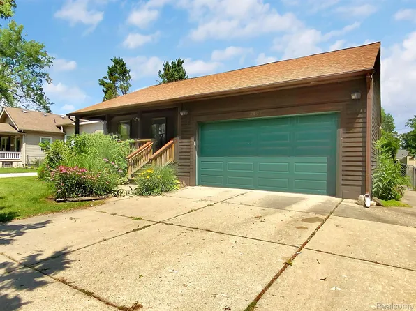 807 S Bywood Ave, Clawson, MI 48017
