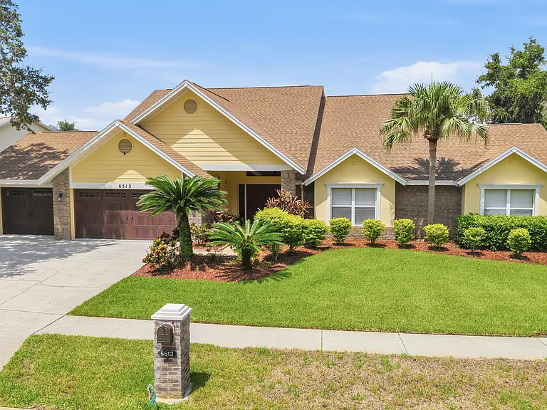 6513 Thoroughbred Loop — Photo 71