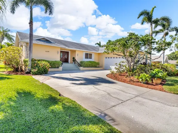 7009 Greenbrier Dr, Seminole, FL 33777